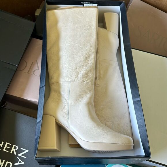 NATURALIZER Genn-Align Boots - Picture 2 of 7